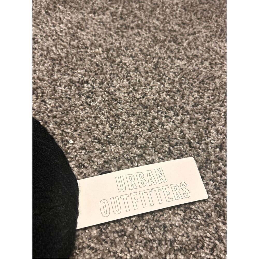 ‼️Sale‼️ Urban outfitters smiley beanie hat C27-46 - Picture 4 of 4